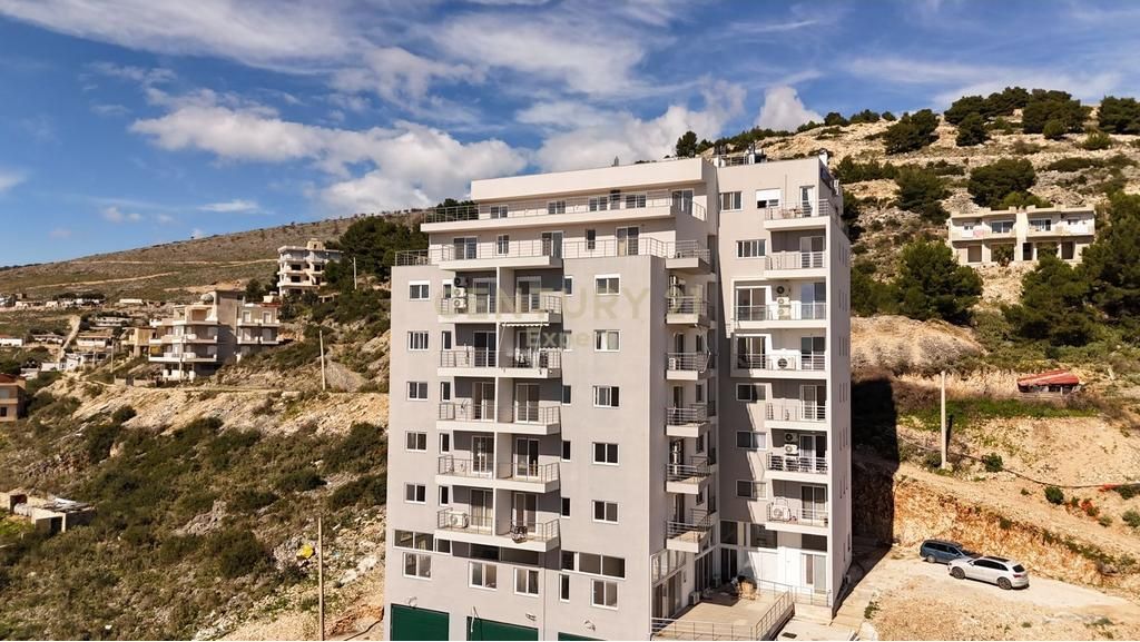 SARANDË, SHESIM APARTAMENT 2+1+2 + VERANDE NË PORTIN E LIMIONIT 300,000 €