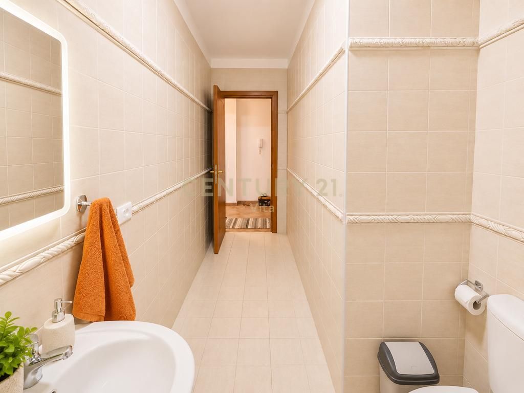 SHITET APARTAMENT 1+1 ME PAMJE DETI – INVESTIM IDEAL NË NJË NGA ZONAT MË TË KËRKUARA TË PLAZHIT PRANE PREMIUM HOTEL (14.500.000ALL)