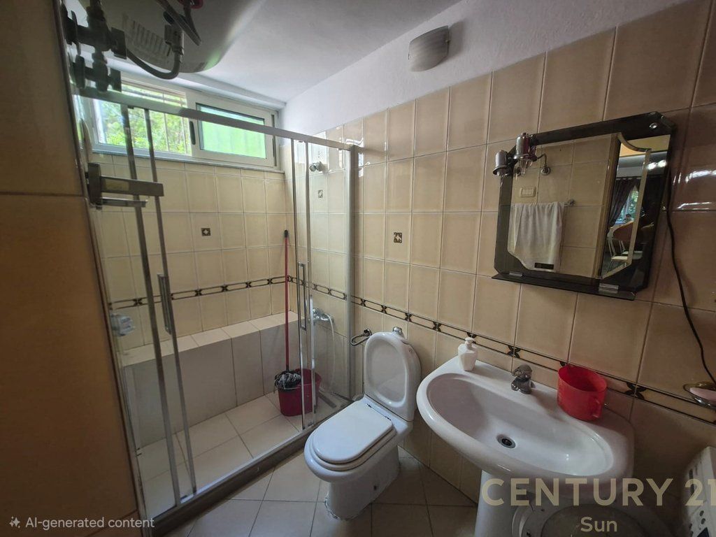 Jepet me qira apartament 2+1 në Rrugën e Kavajës, përballë Garden Building!