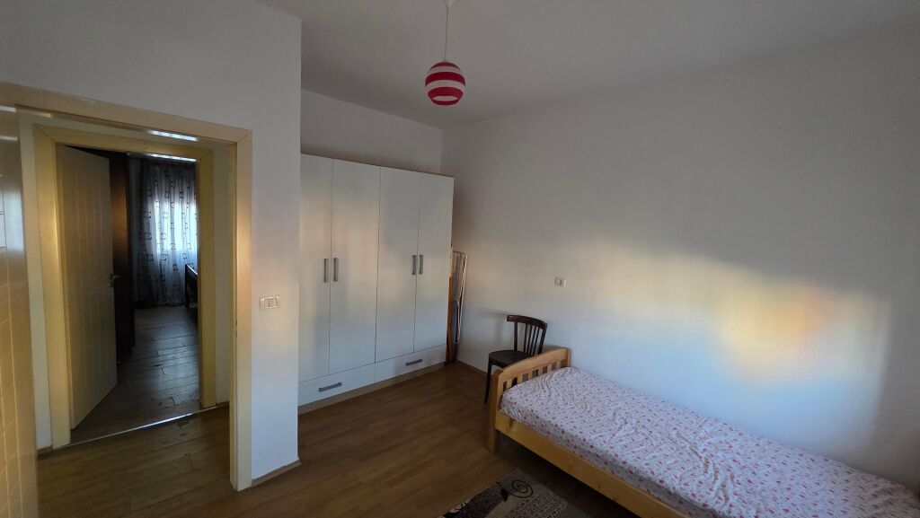 🏢Rruga Bardhyl,prane Mulliritt e Vjeter jepet me qera apartament,3+1,i mobiluar.50,000Leke