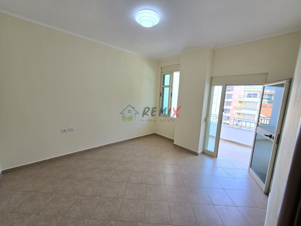 🏖️ SHITET APARTAMENT 1+1 – SHKËMBI I KAVAJËS, PRANË HOTEL LEONARDO