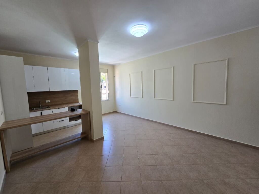 🏡 Shitet Apartament 1+1 tek Shkëmbi i Kavajës, Durrës – Vetëm 70 m nga Deti