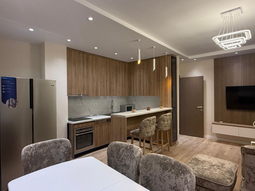 Jepet me qera apartament 2+1+2  +Post Parkimi në Liqenin e Thatë, pranë Hotel Radisson.