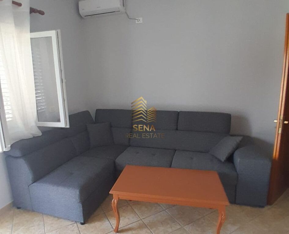 Rent, Private Entrance 1+1, at the end of Jordan Misja street, 35,000 Lek/Month
