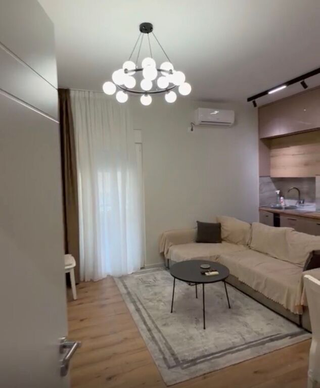 Apartament 1+1 me qira siper Maternitetit te Ri!