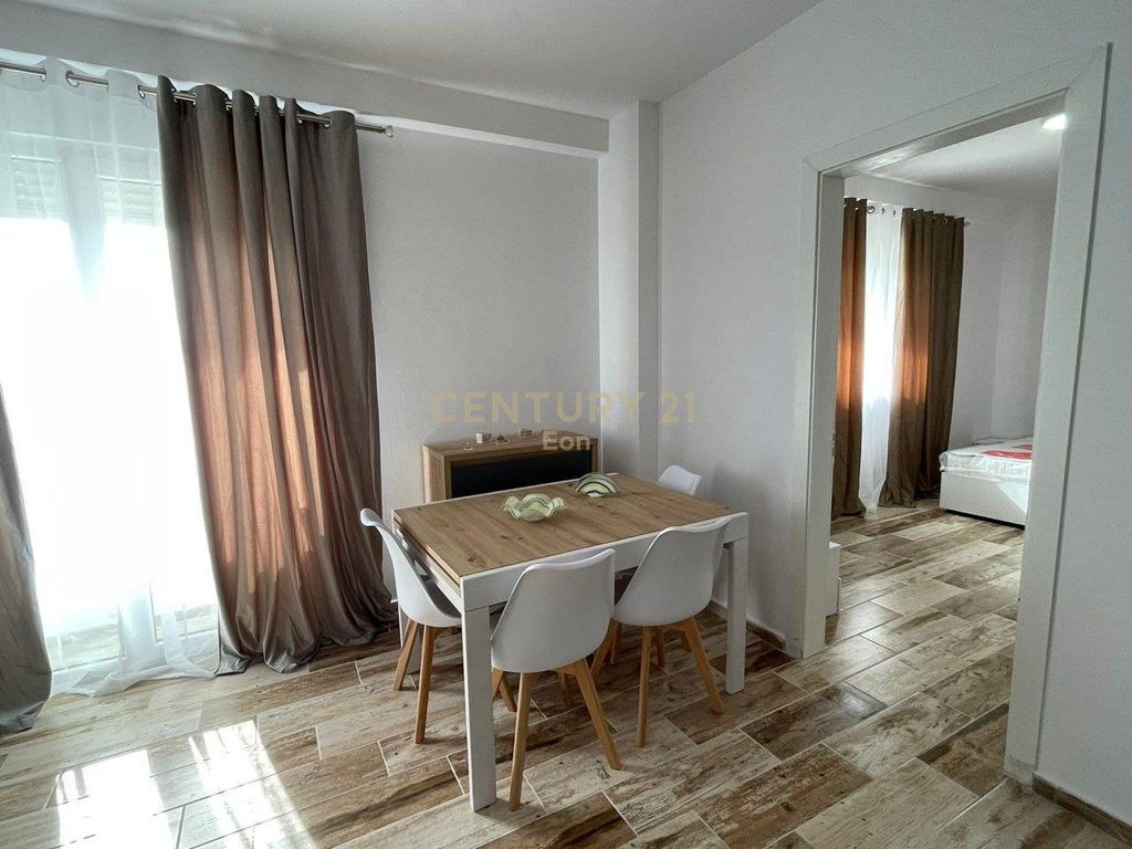 SHITET APARTAMENT 2+1 NE GOLEM 150M PRANE DETIT !