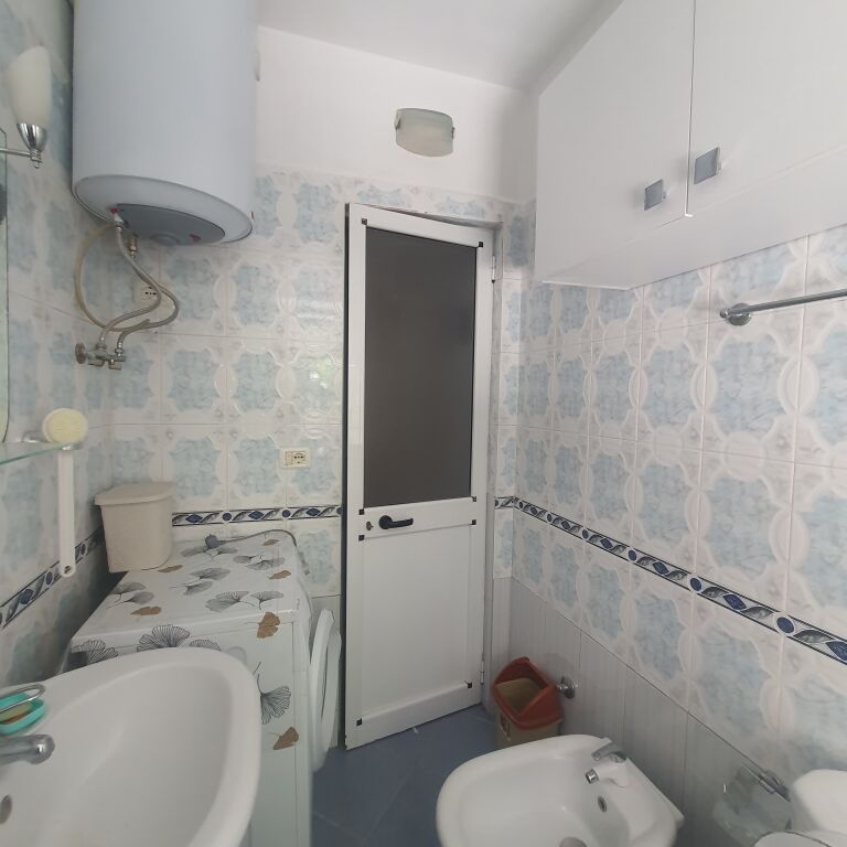 Affittasi monolocale in via Barrikadave