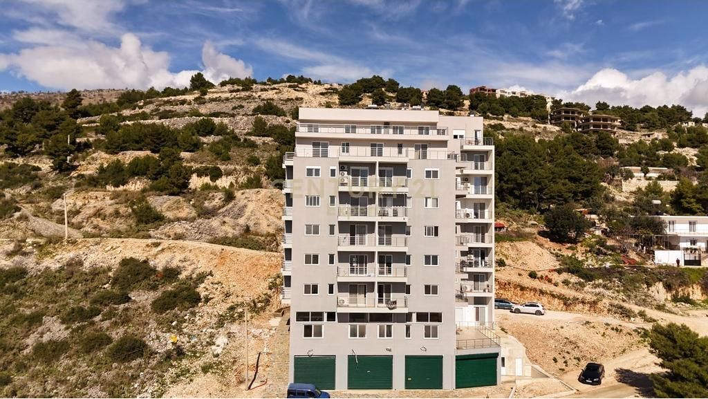 SARANDË, SHESIM APARTAMENT 2+1+2 + VERANDE NË PORTIN E LIMIONIT 300,000 €