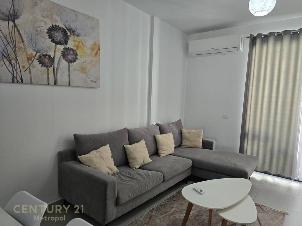 JAPIM ME QIRA APARTAMENT 2+1+2+ POST PARKIMI, TEK ASL (SPITALET)