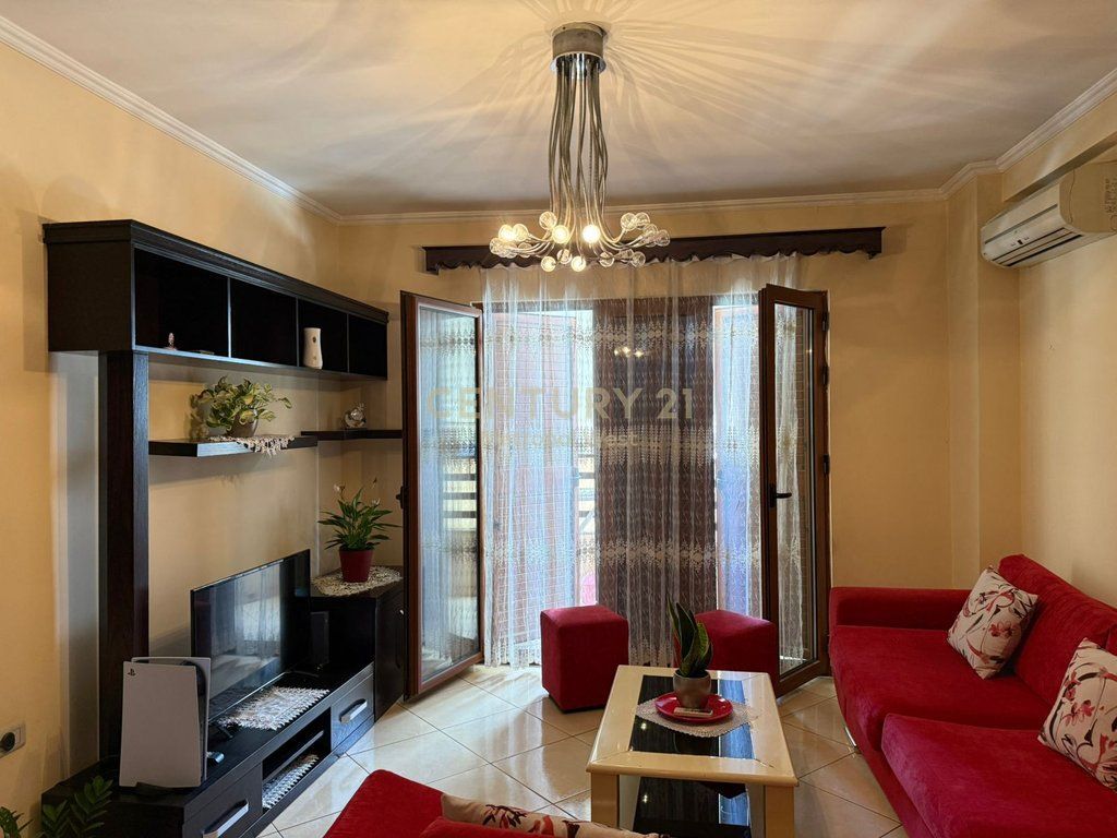 Unaza e Re, apartament 2+1+2 me qera
