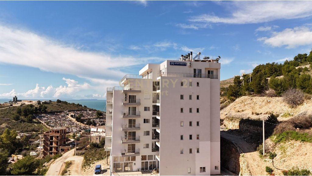 SARANDË, SHESIM APARTAMENT 2+1+2 + VERANDE NË PORTIN E LIMIONIT 300,000 €