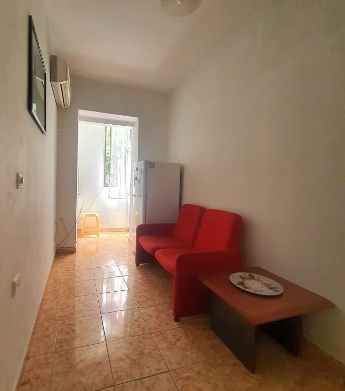 Affittasi monolocale in via Barrikadave