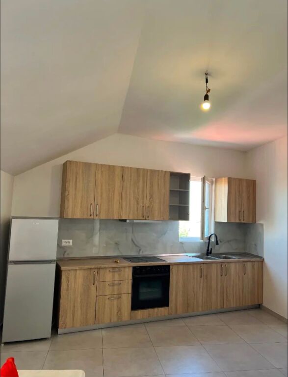 Apartament me qira – Yzberisht -150m larg rruges kryesore !