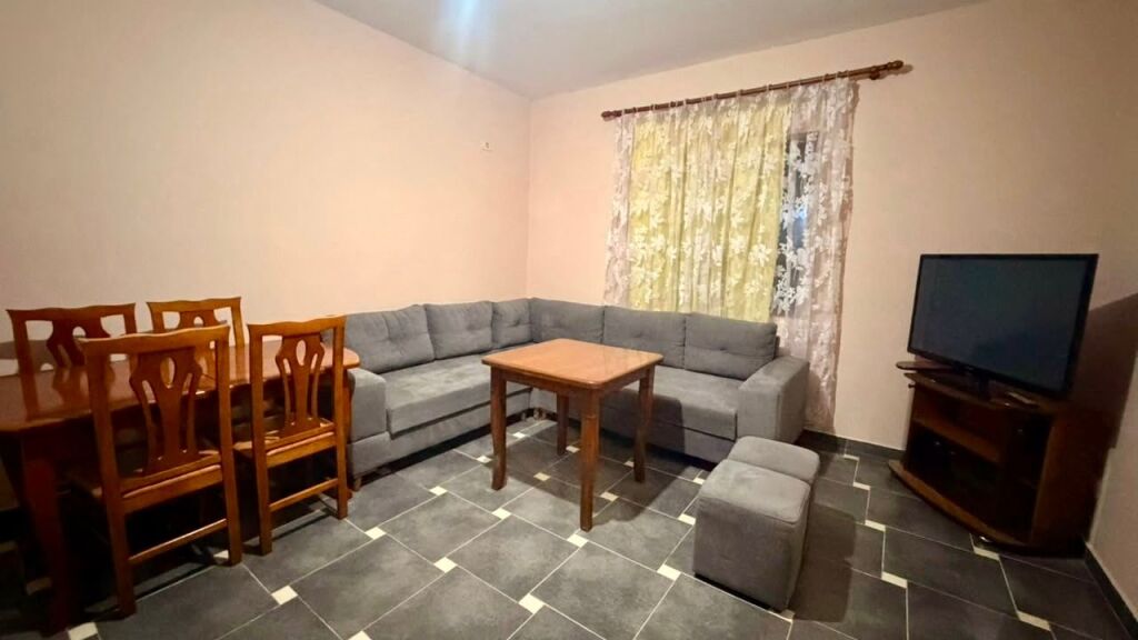 Affittasi casa 1+1 arredata nella zona di Porcelani Via Sadik Petrela, Tirana