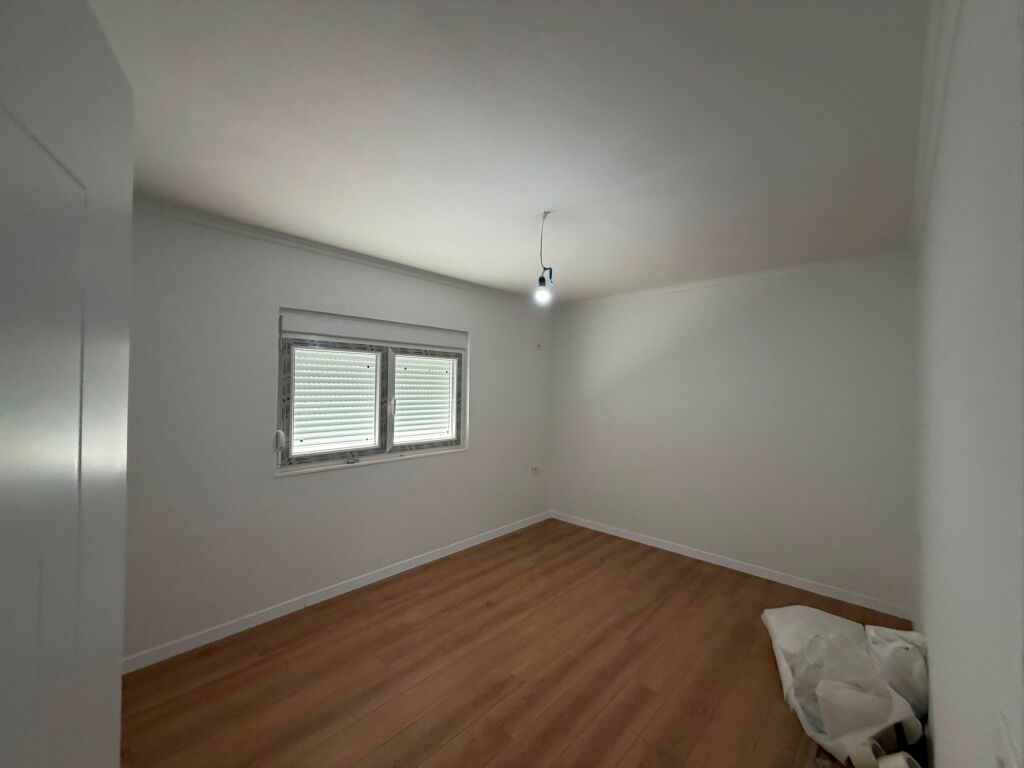Shitet Apartament 2+1  te Stadiumi