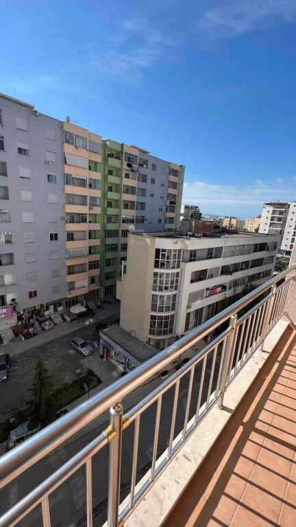 Durrës, Rruga Pavarësia | 1+1 | 55 m² | 5 minuta nga plazhi | Totalisht e rinovuar