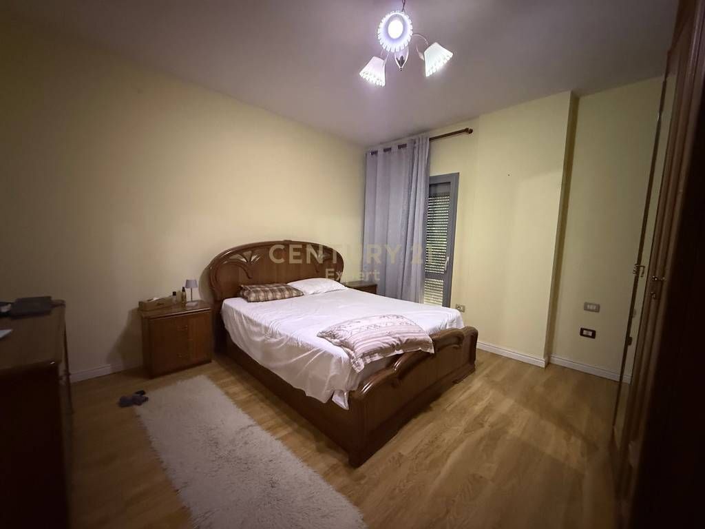APARTAMENT 2+1+2 PER SHITJE PERBALLE RING CENTER,ZOGU I ZI!