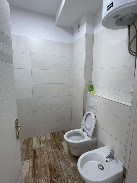 SHITET APARTAMENT 2+1 NE GOLEM 150M PRANE DETIT !