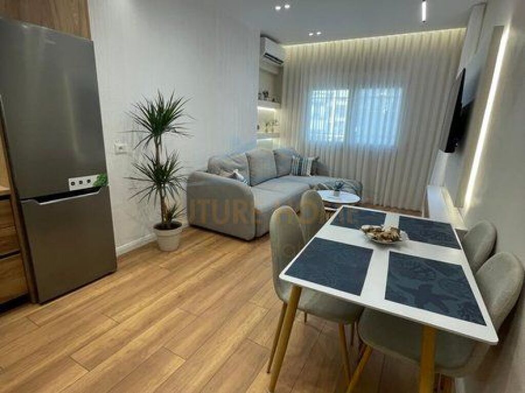 For sale, Apartment 1+1, New Bazaar, Tirana.
