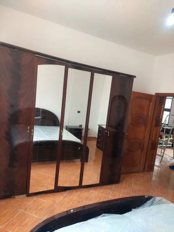 🏠Allias, Via Enver Begeja, primo piano di una villa 2+1 in affitto, arredato 40.000Leke