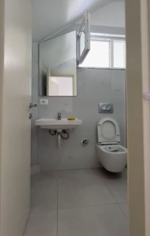 Apartament me qira – Yzberisht -150m larg rruges kryesore !