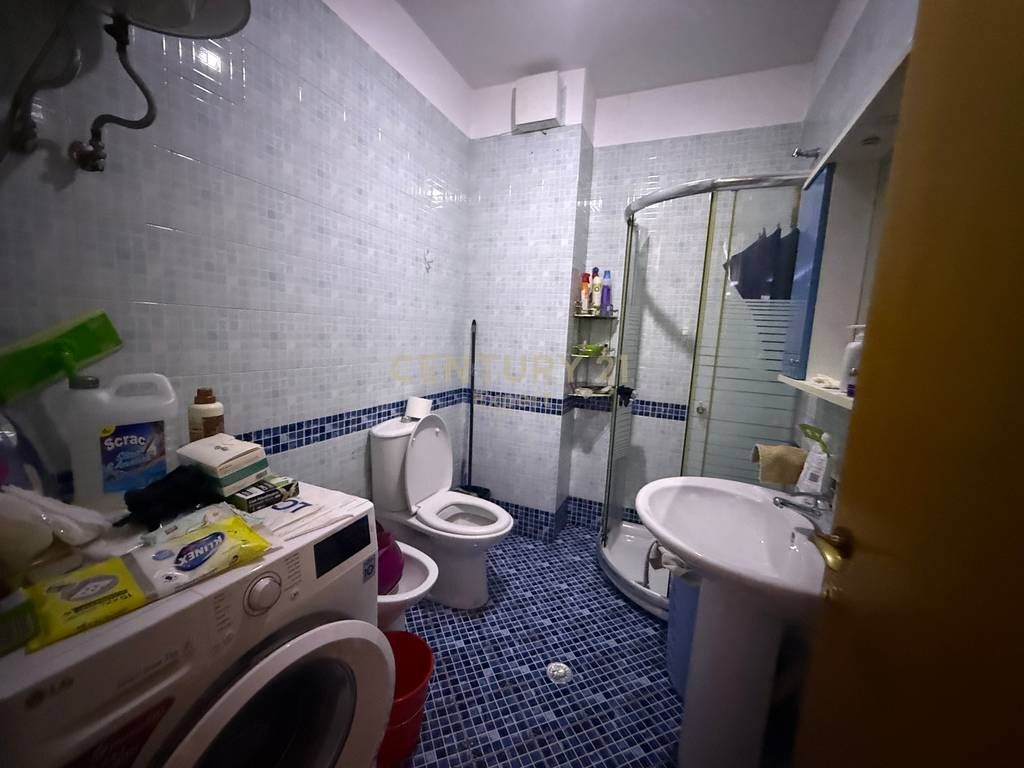 APARTAMENT 2+1+2 PER SHITJE PERBALLE RING CENTER,ZOGU I ZI!