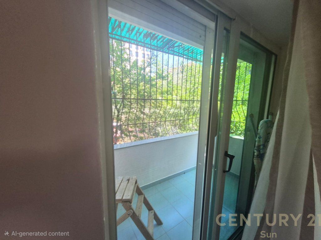 Jepet me qira apartament 2+1 në Rrugën e Kavajës, përballë Garden Building!