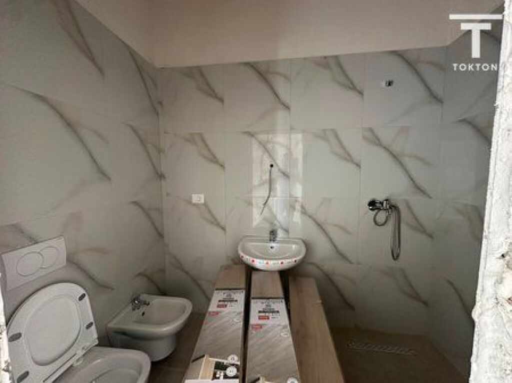SHITET, APARTAMENT 2+1, ISH FUSHA E AVIACIONIT, TIRANË