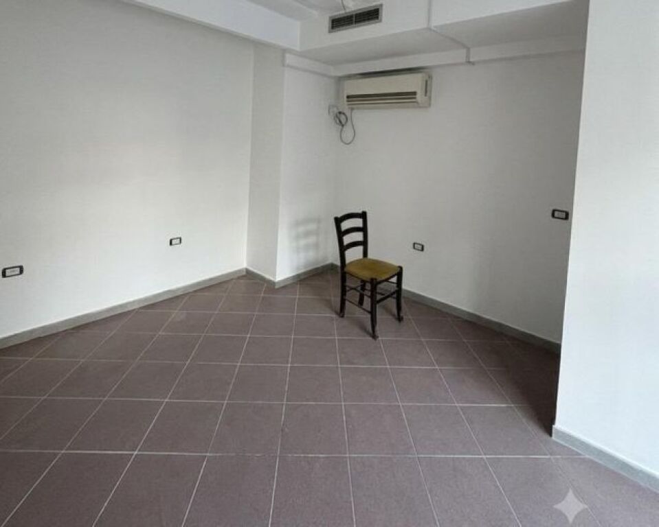 Business premises for rent on Myslym Shyri Street, near Momo Crepes.