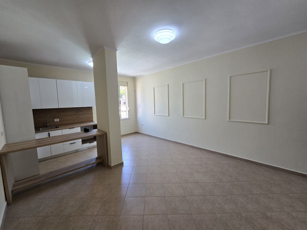 Shitet Apartament 1+1 te Shkembi Kavajes