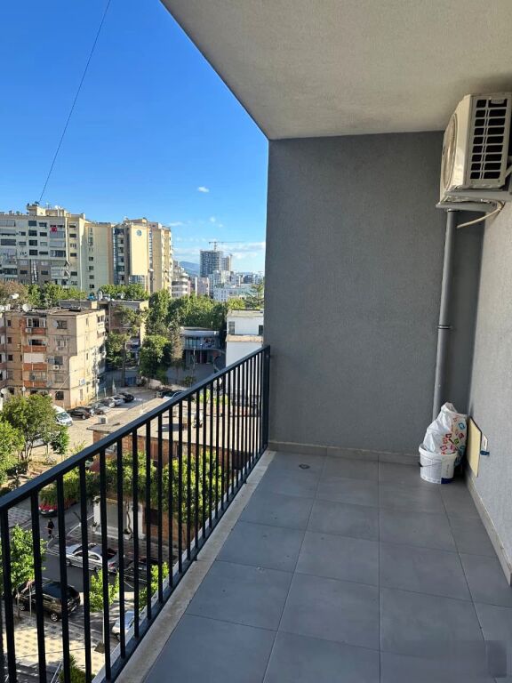 🏡 **Jepet me Qera Apartament Elegant 1+1 – Ish Stacioni i Trenit, Tiranë**
