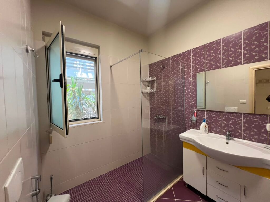Shitet Apartament 2+1