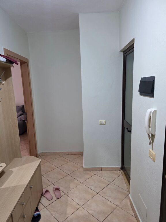🏡 Apartament 2+1 me qira – Pranë Zogut të Zi | 550€/muaj