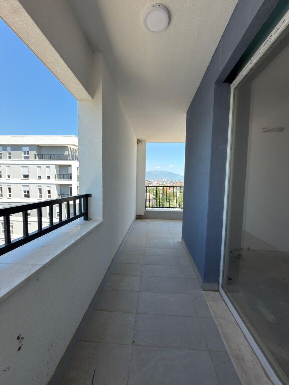 Appartamento 2+1 con Veranda in Vendita Univers City