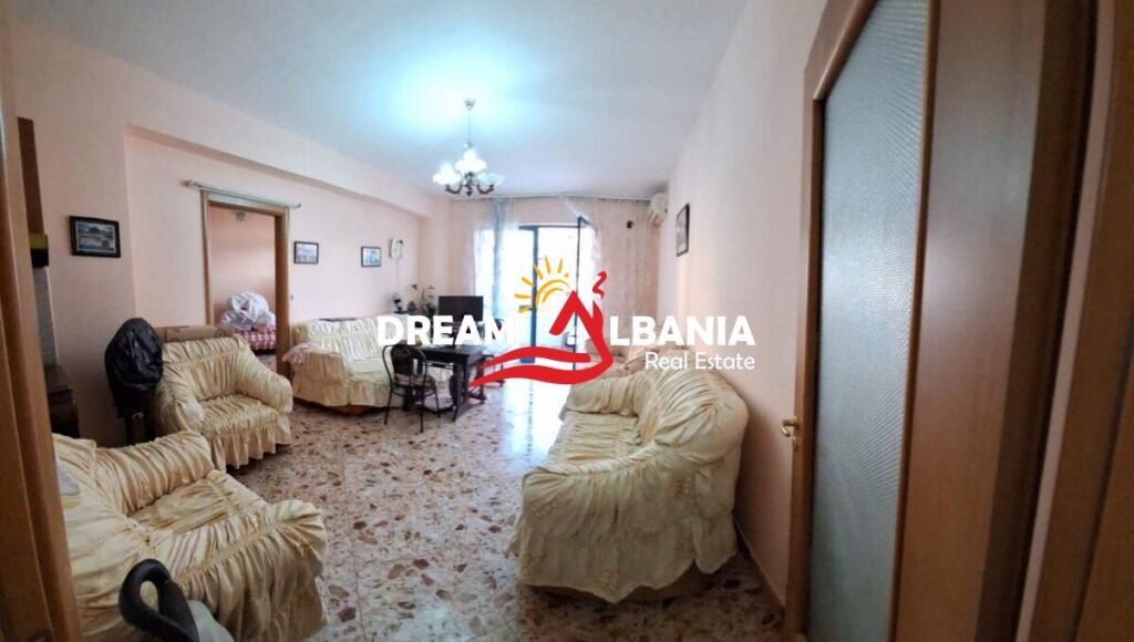 Shitet Apartament 1+1 në Rrugën e Elbasanit prane deges se thesarit ( 4119480)
