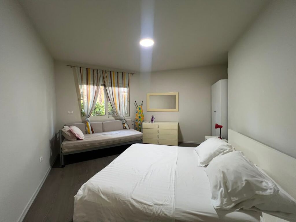 Shitet Apartament 2+1