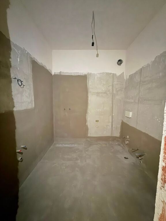 Shitet apartament 1+1 tek Bulevardi i Ri