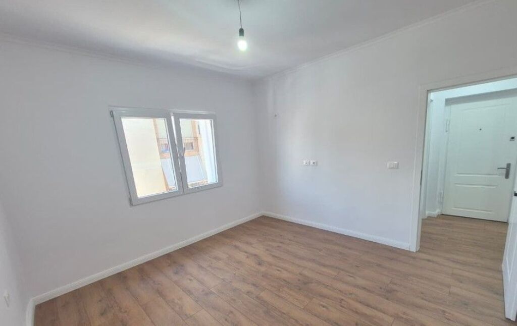 Apartment 1+1 for Sale – Thanas Ziko Street 300 meters above the “Partizani” High School