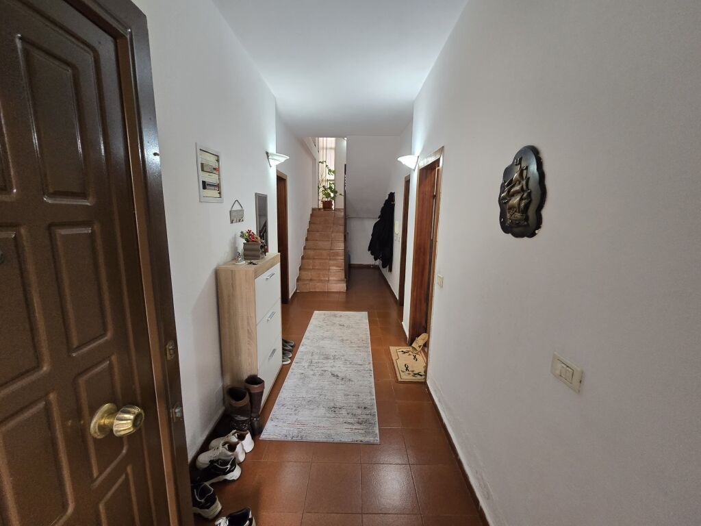 Casa privata in vendita vicino a KMY Laprakë