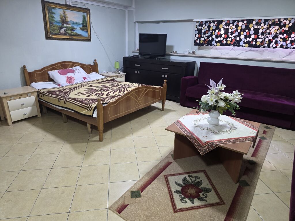 JEPET APARTAMENT ME QERA 1+1, MYSLYM SHYRI