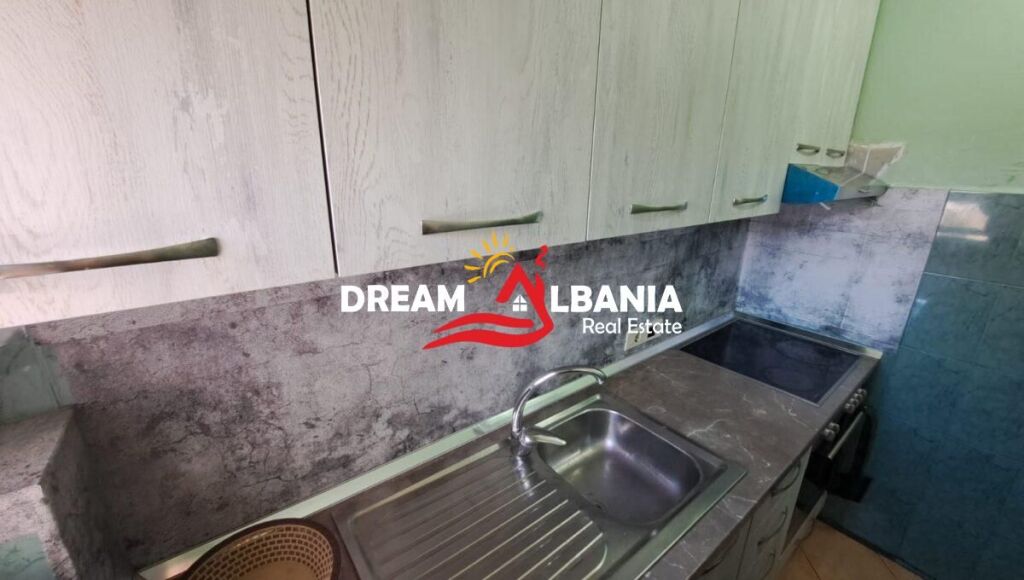Appartamento 1+1+Cucina Separata in Vendita a Xhamllik, Vicino a Piazza Shtraus (ID 5119003)
