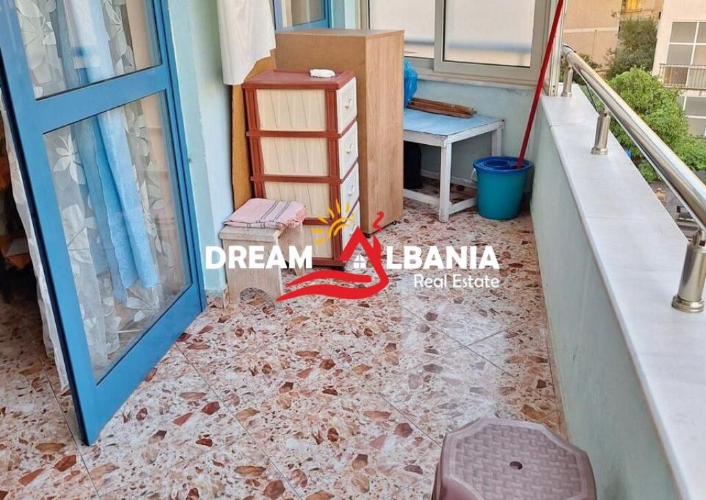 Shitet Apartament 1+1 në Rrugën e Elbasanit prane deges se thesarit ( 4119480)

