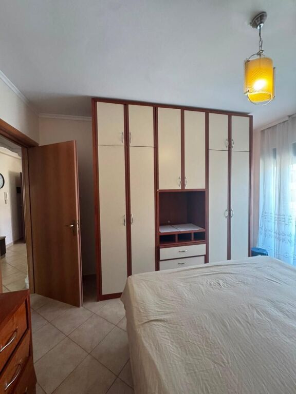 Shitet Apartament 1+1 ne Golem 94.000 euro