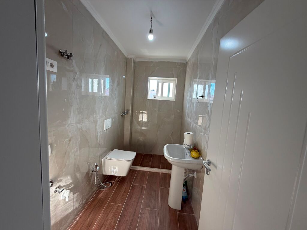Shitet Apartament 2+1  te Stadiumi