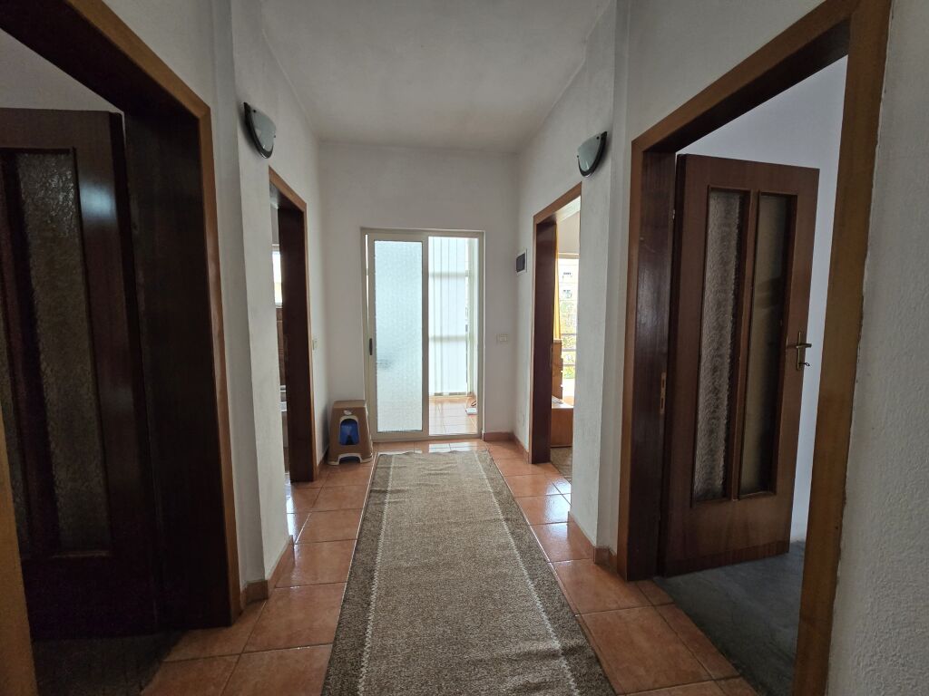 Casa privata in vendita vicino a KMY Laprakë