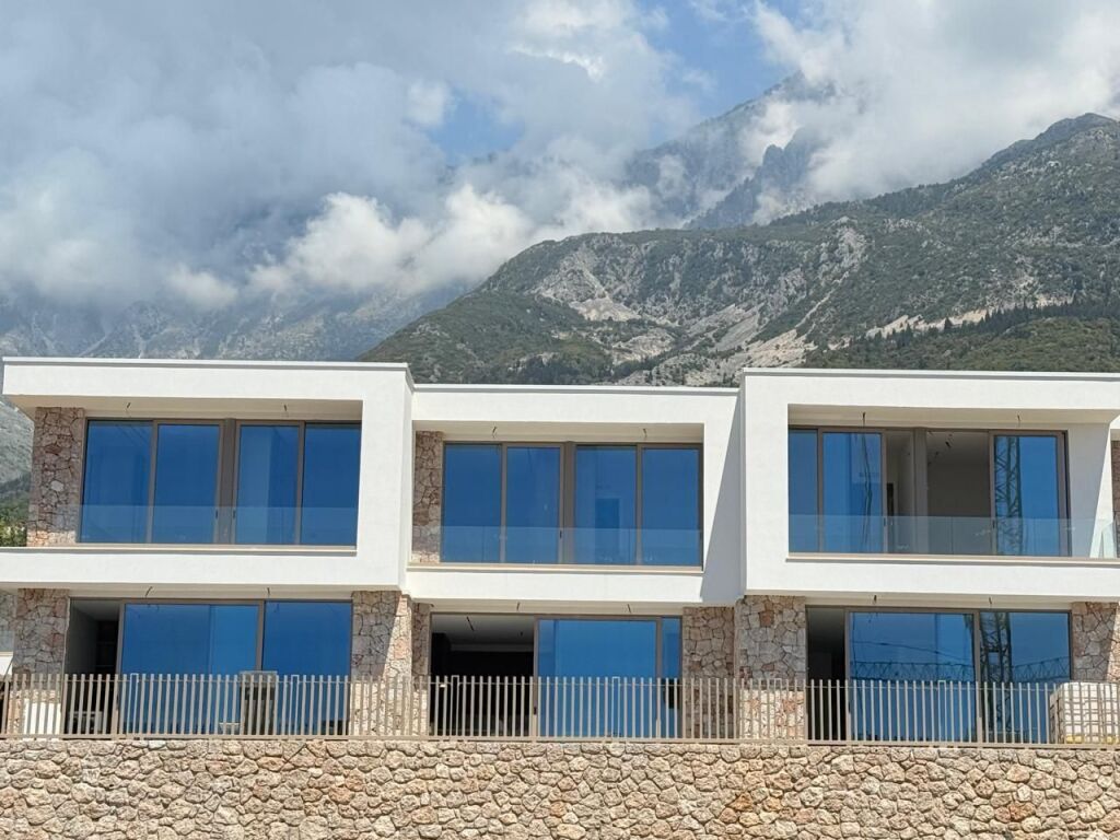 VILLA SU DUE PIANI IN VENDITA A DRIMADHE