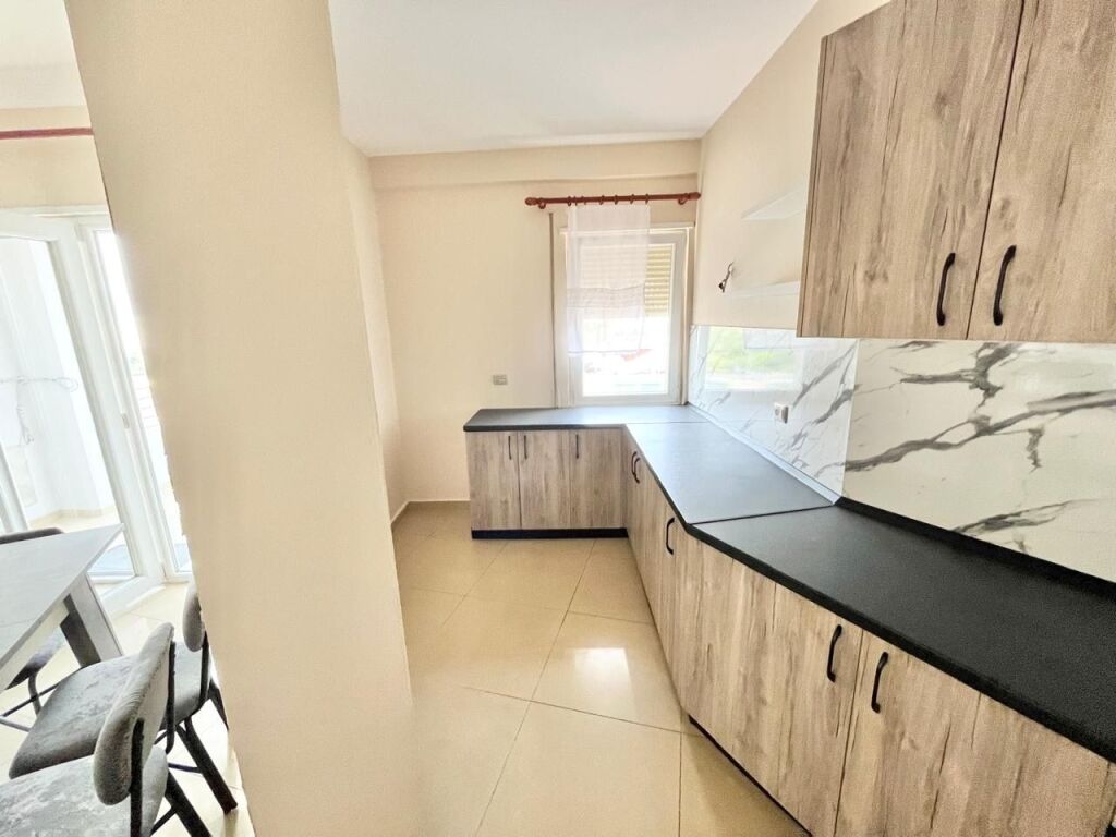Appartamento 3+1+2 ad Astir vicino al Bar Oslo