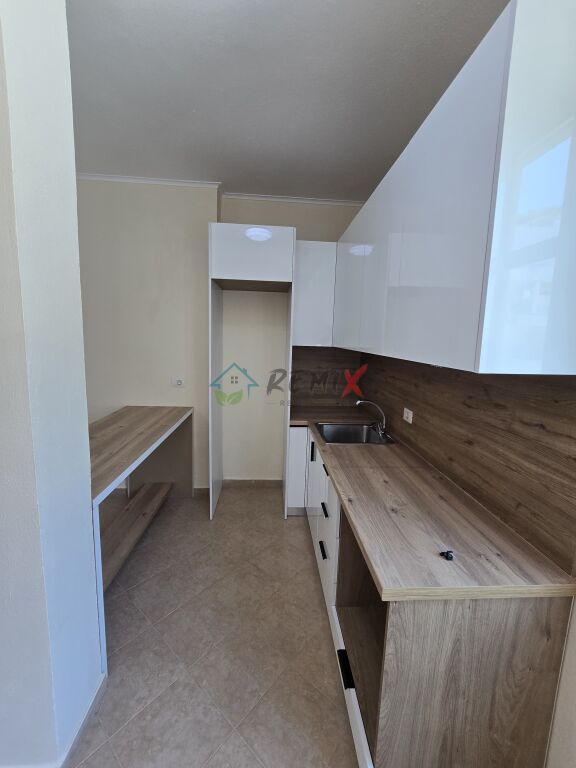 🏖️ SHITET APARTAMENT 1+1 – SHKËMBI I KAVAJËS, PRANË HOTEL LEONARDO