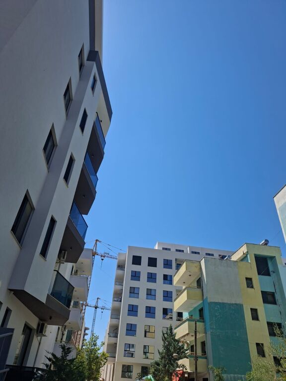 Shitet Apartament 2+1+2 + Post Parkimi ne Golem te Mali i Robit