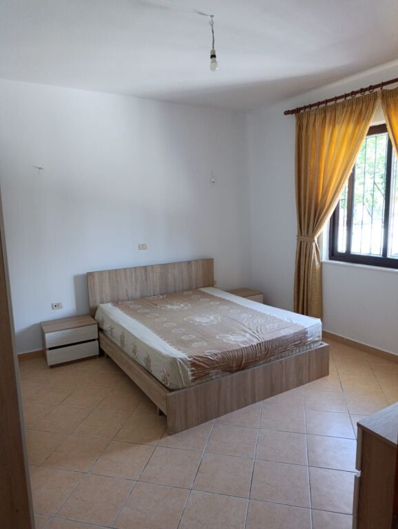 Affitto | Shtëpi private 2 + 1 | Rruga Njazi Meka | 450 €/mese